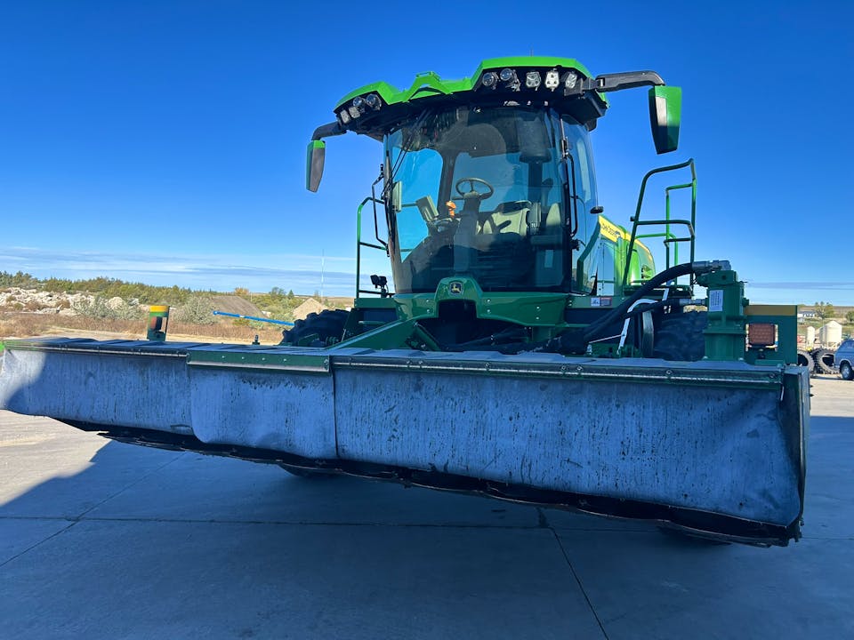 John Deere W235R