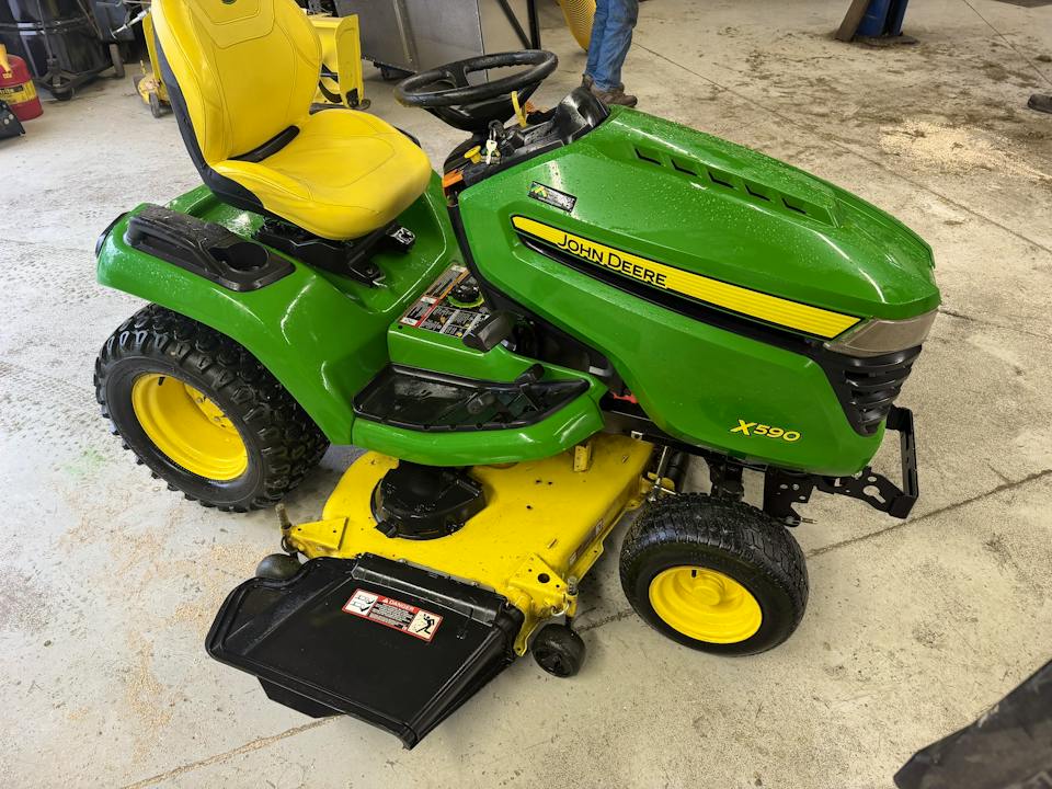 John Deere X590