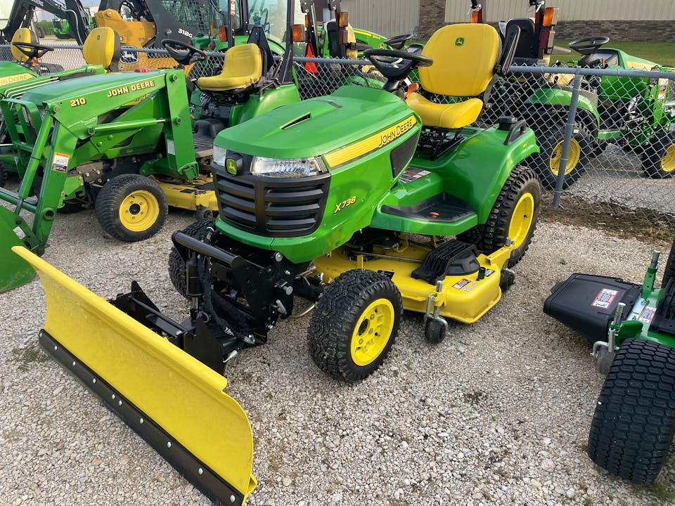 John Deere X738