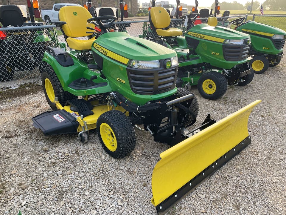 John Deere X738