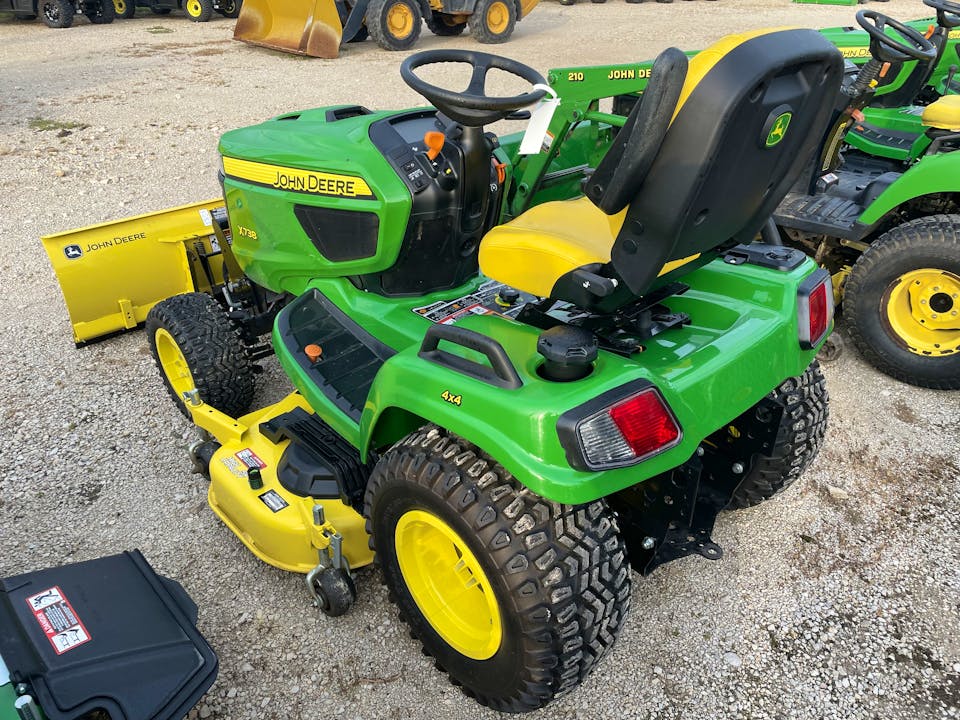 John Deere X738