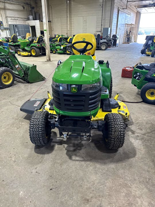 John Deere X738