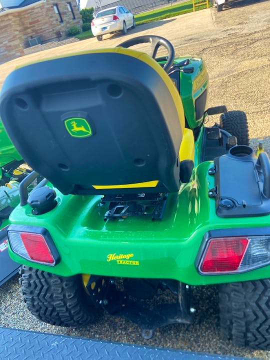 John Deere X738