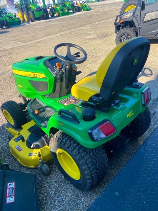 John Deere X738