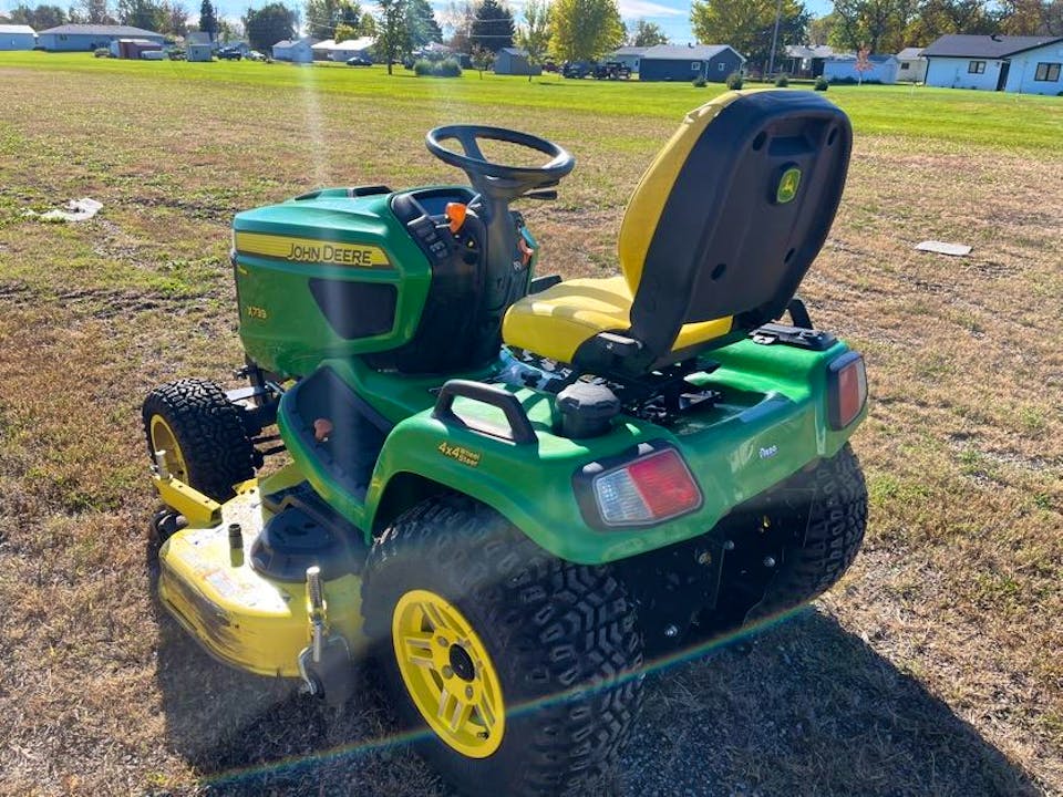 John Deere X739