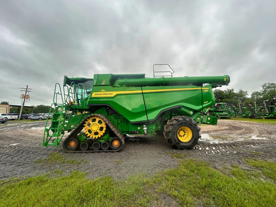 John Deere X9 1100