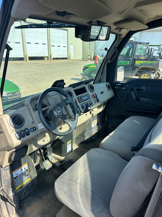 John Deere XUV865R Diesel Premium Cab