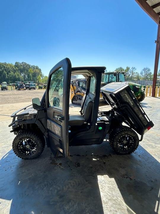 John Deere XUV865R Diesel Premium Cab
