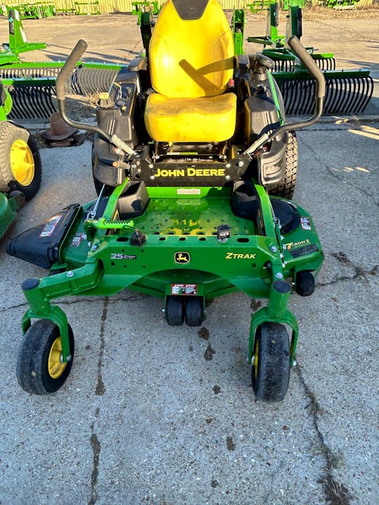 John Deere Z915E