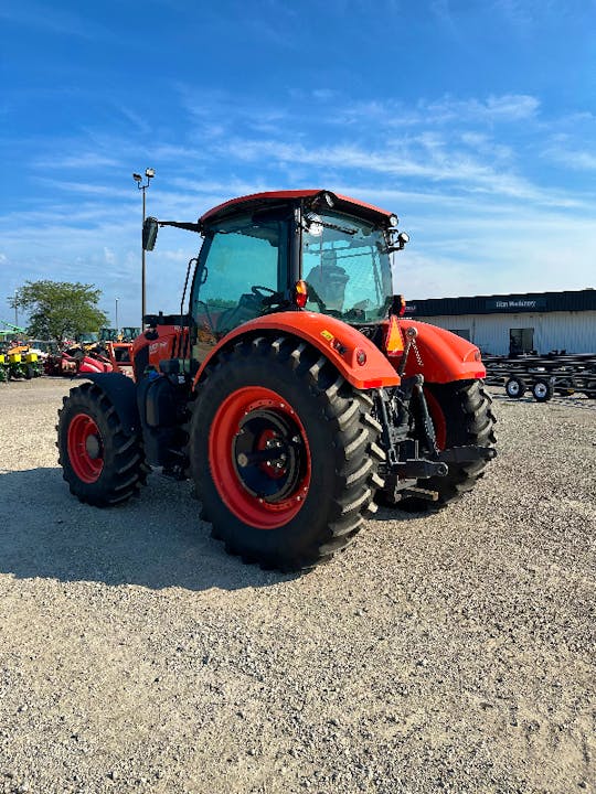 Kubota M7152