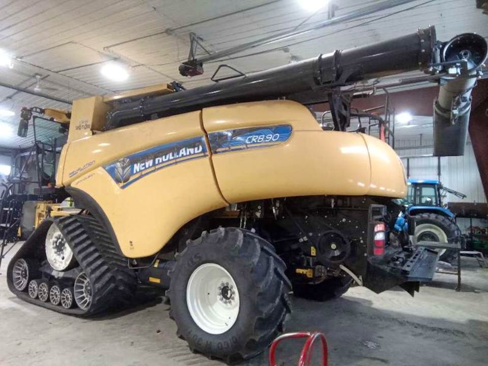 NEW HOLLAND CR890