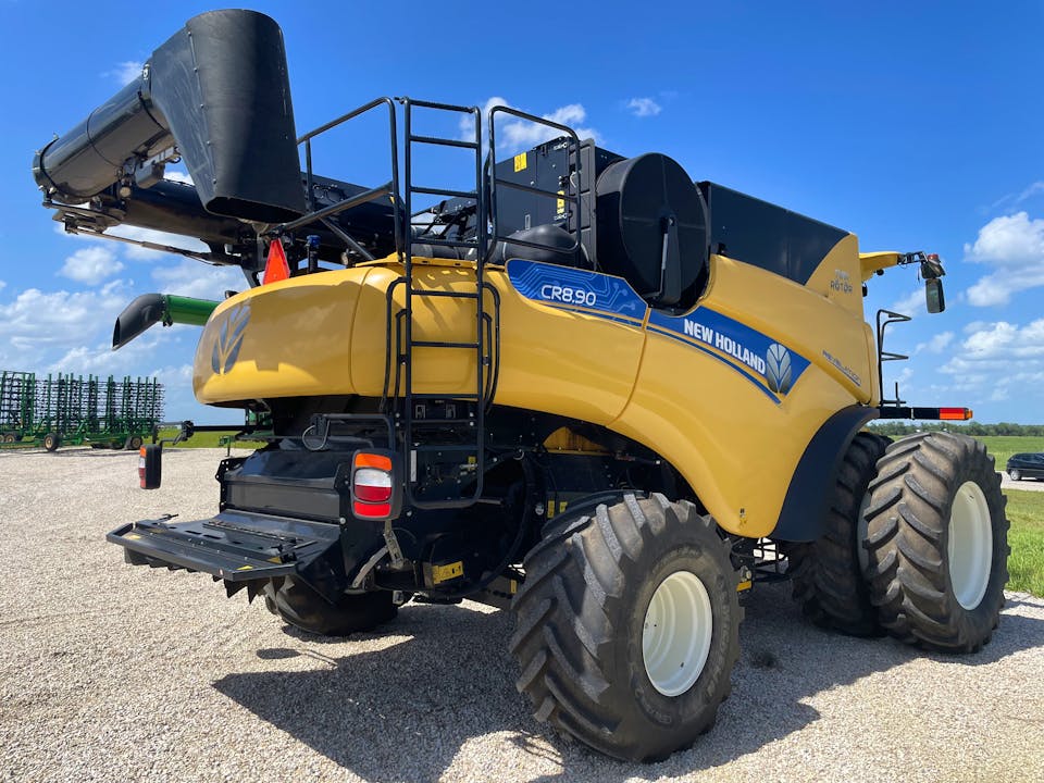 New Holland CR8.90