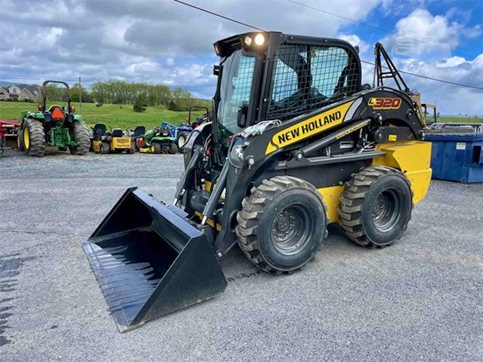 New Holland L320