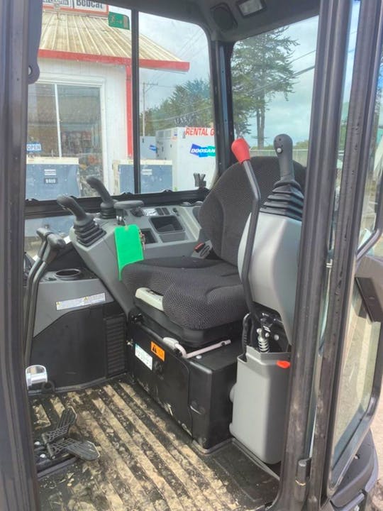 Bobcat R2-Series E35 (33 hp)