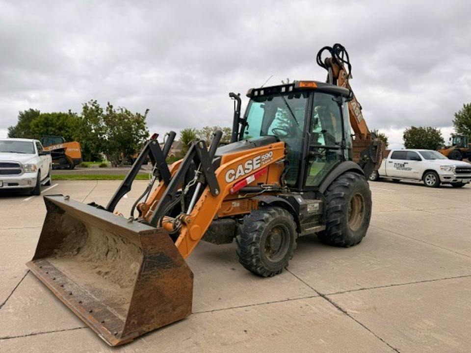 Case 590SN