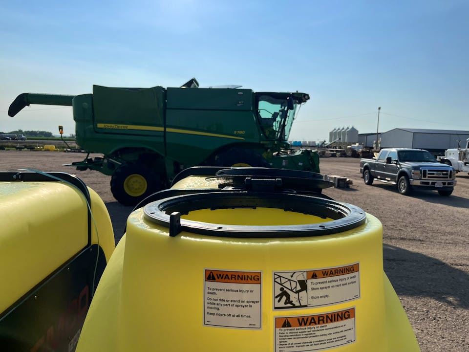 Demco 1200G SIDEQUEST TANKS