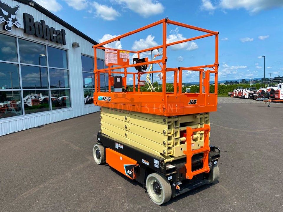 JLG ES3246