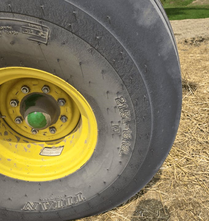 John Deere 560M