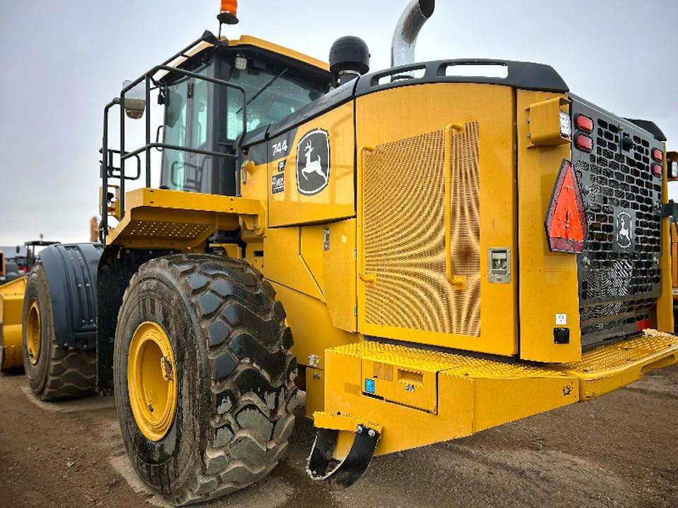John Deere 744P