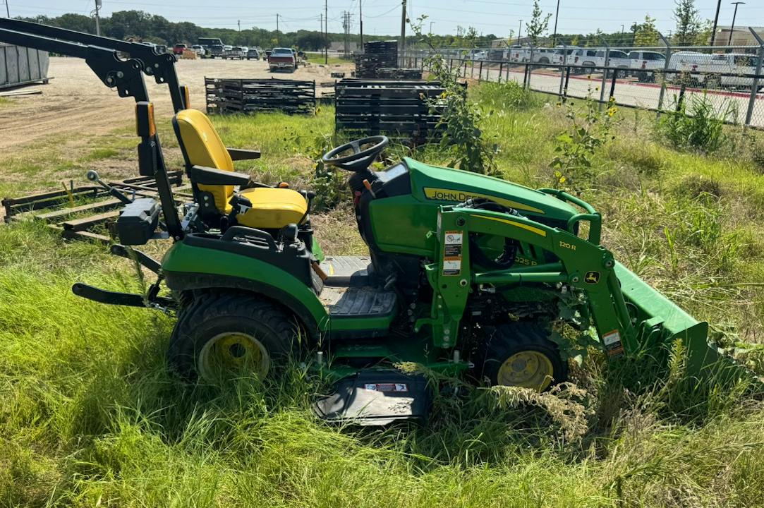John Deere 1025R