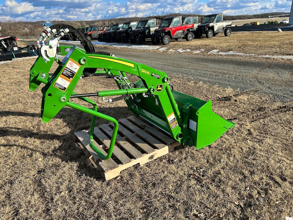 John Deere 120R Loader