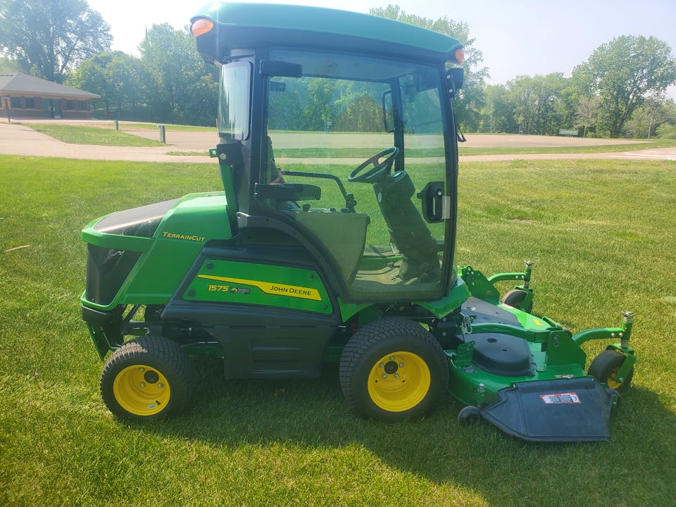 John Deere 1575