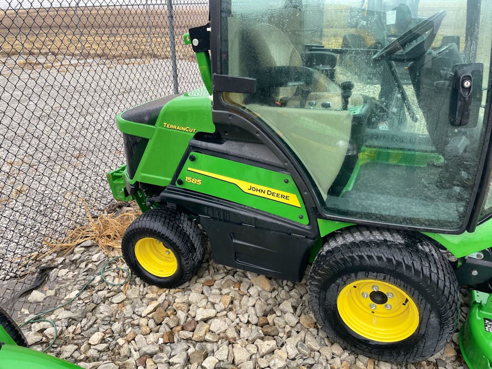 John Deere 1585