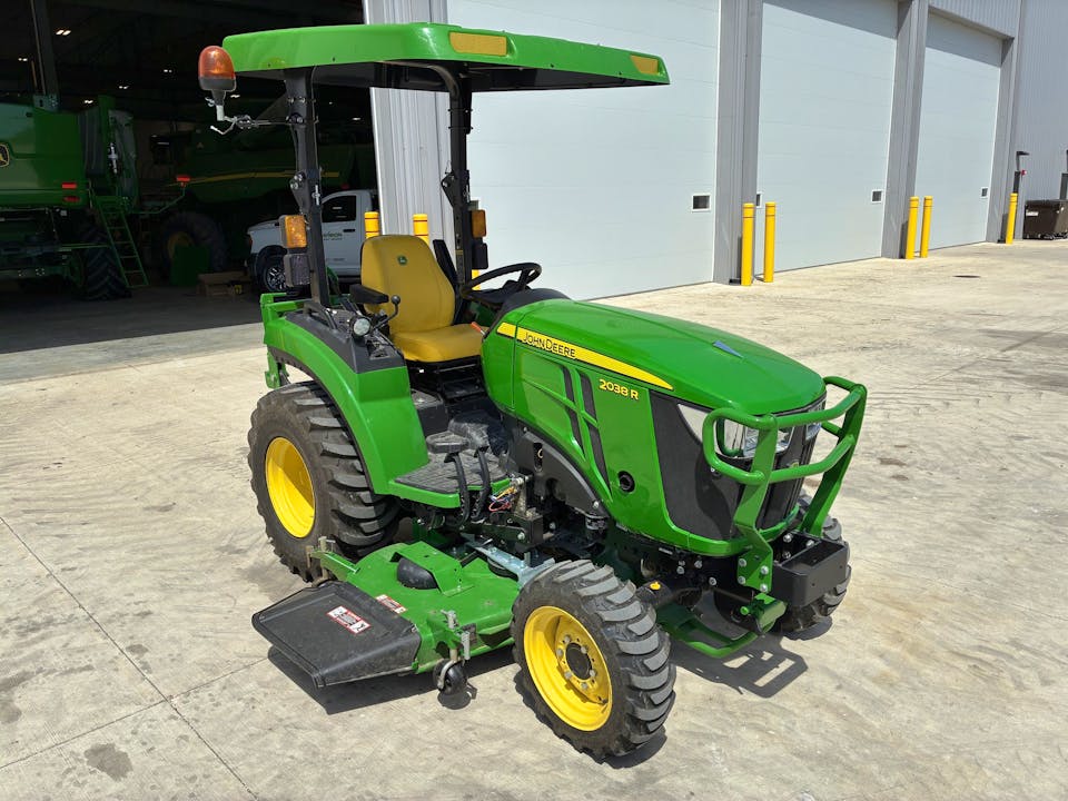 John Deere 2038R