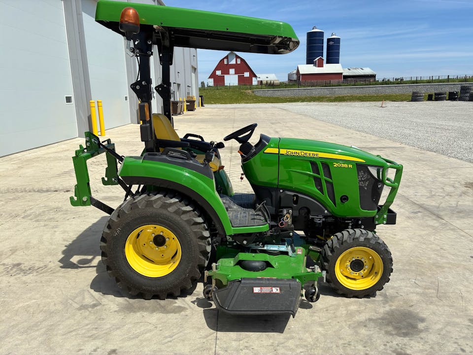 John Deere 2038R
