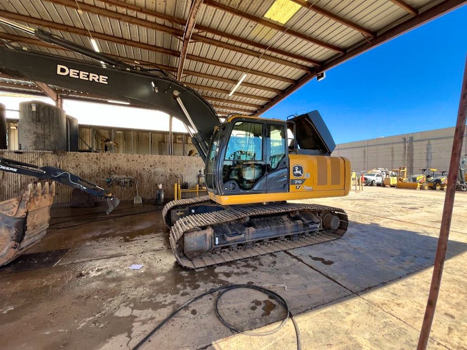 John Deere 210P