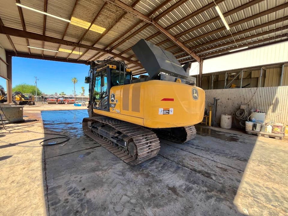 John Deere 210P