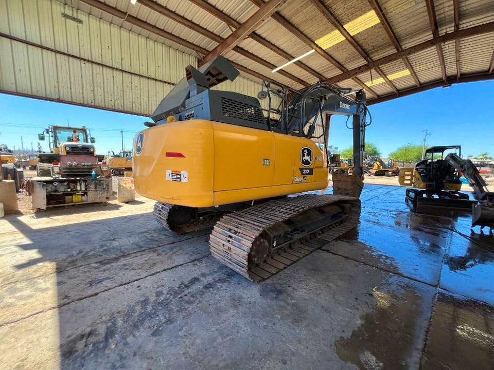 John Deere 210P