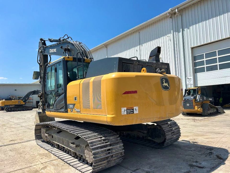 John Deere 210P