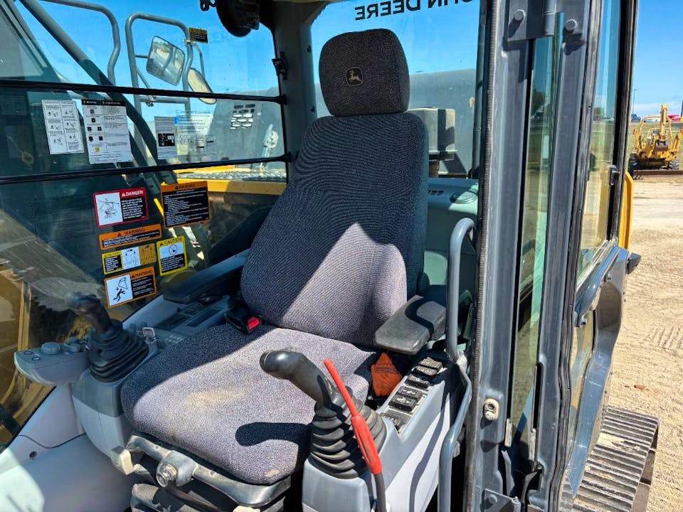 John Deere 210P
