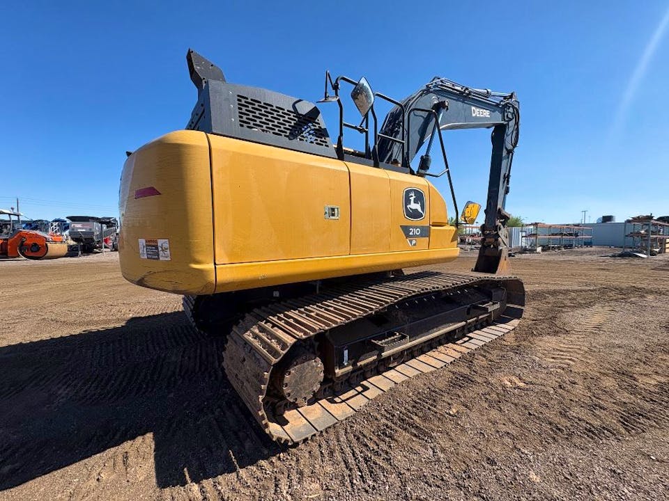 John Deere 210P