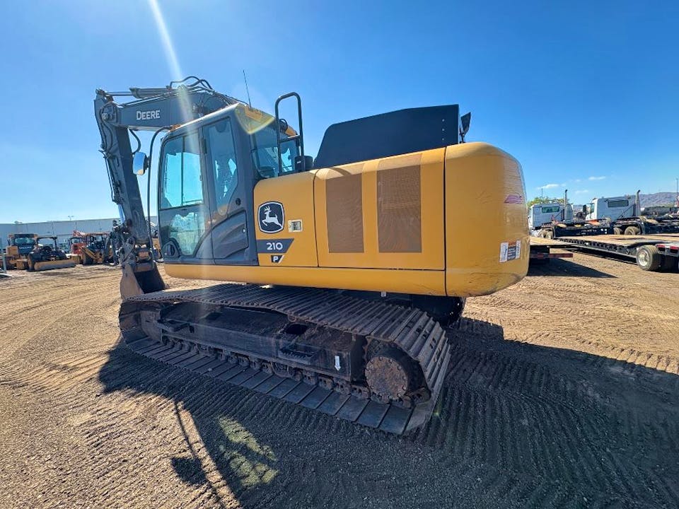 John Deere 210P