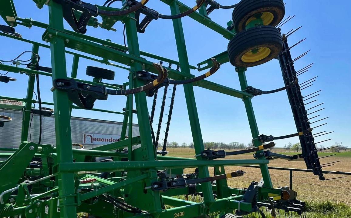 John Deere 2430