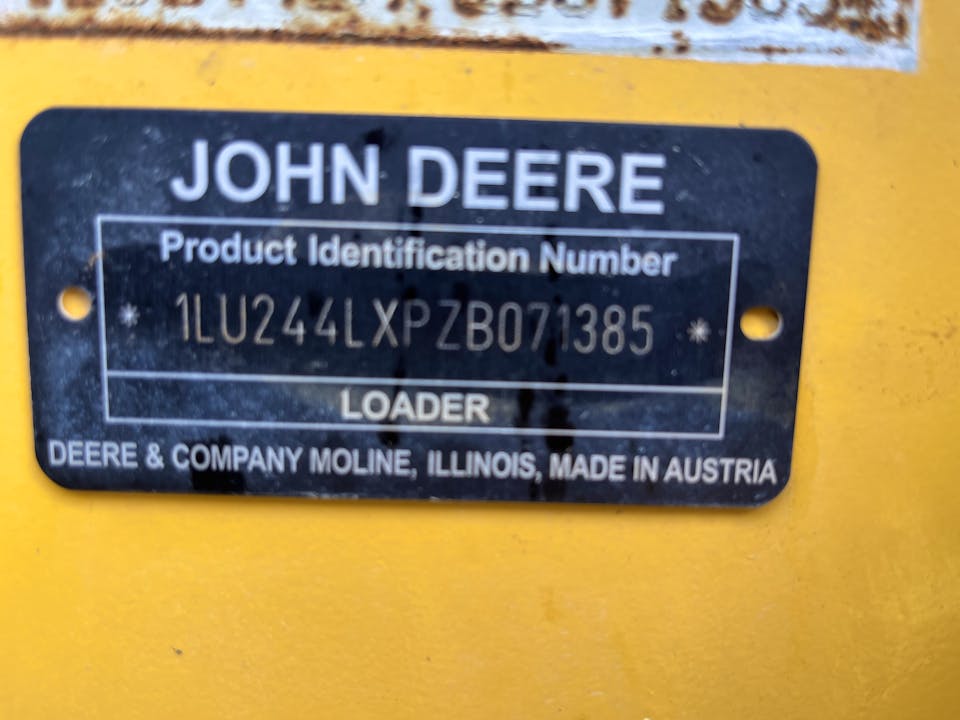 John Deere 244L