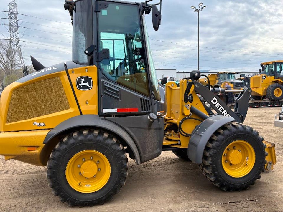 John Deere 244L