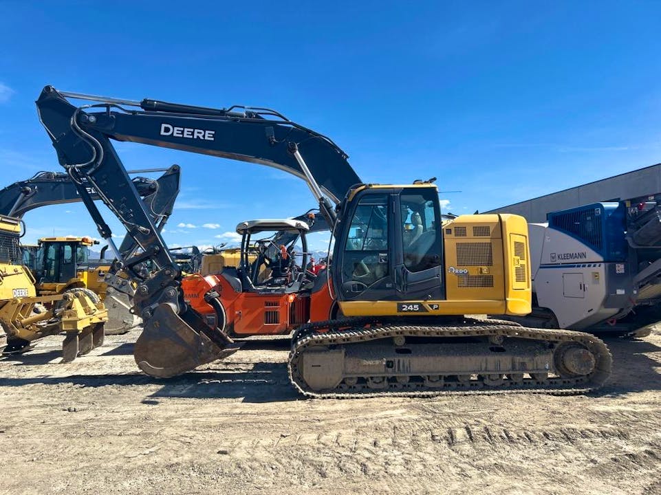 John Deere 245P