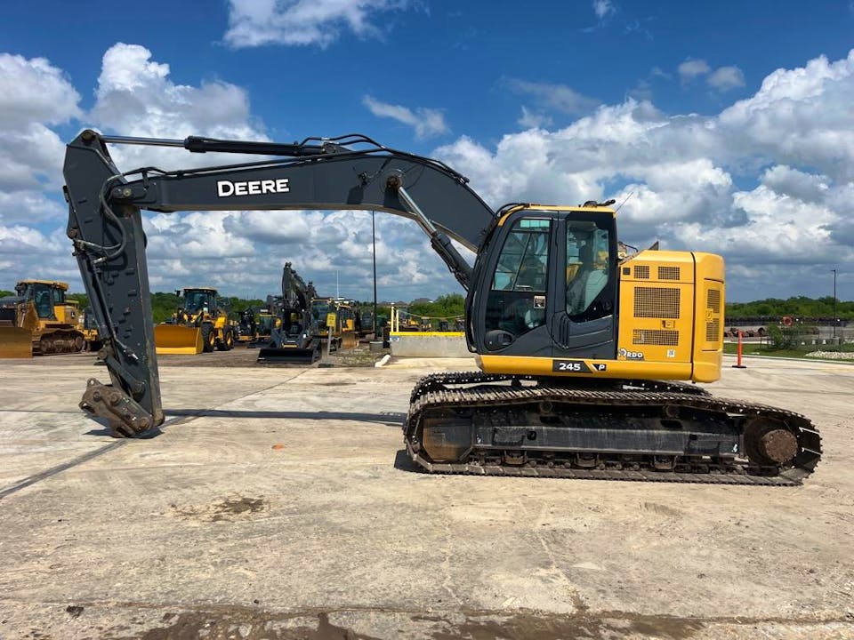 John Deere 245P
