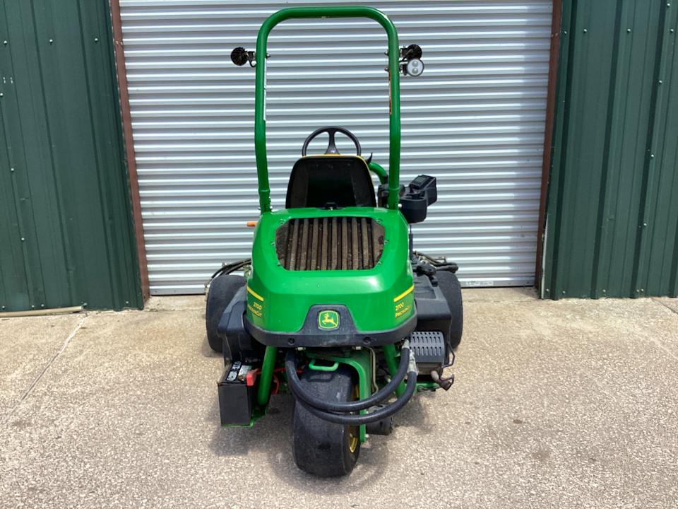 John Deere 2700