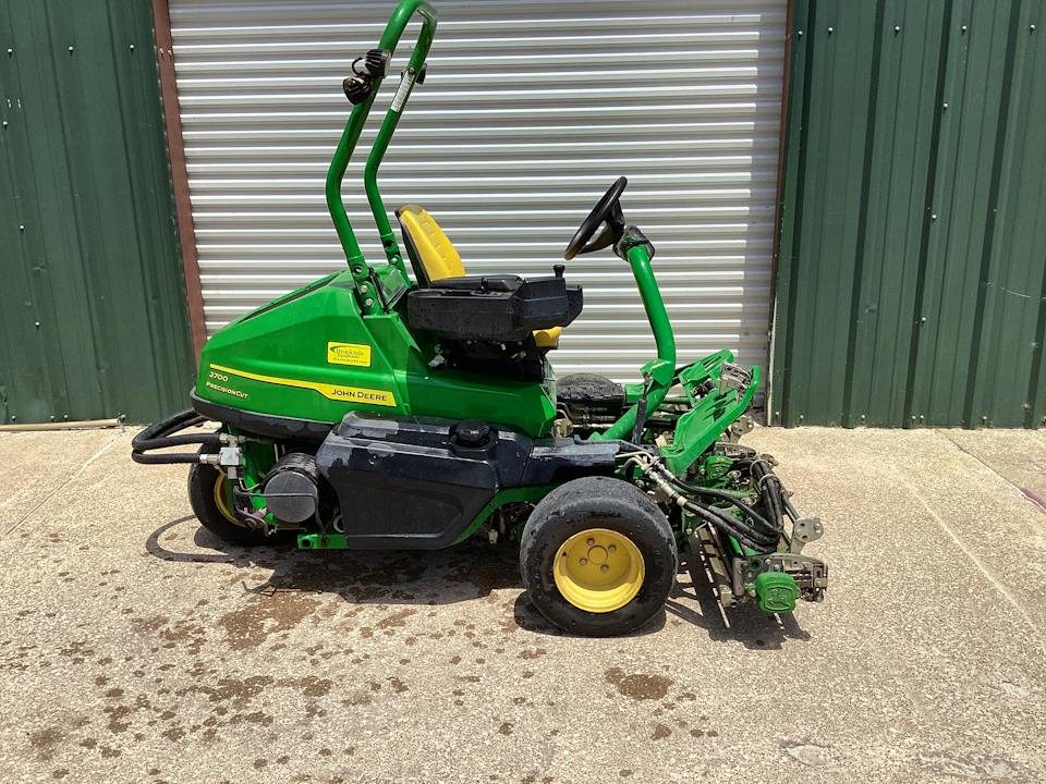 John Deere 2700