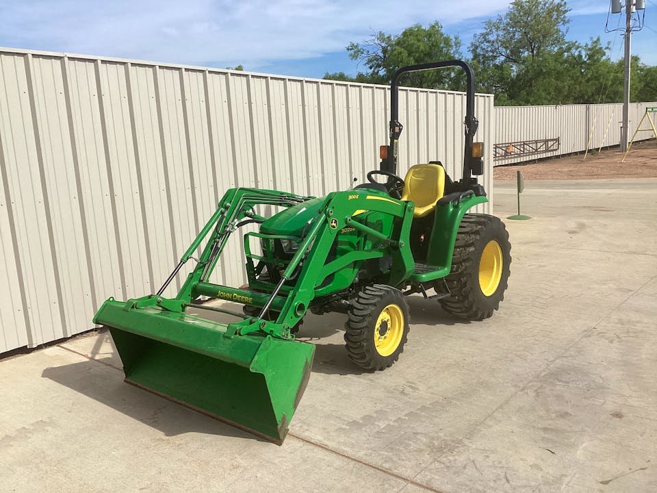 John Deere 3025E