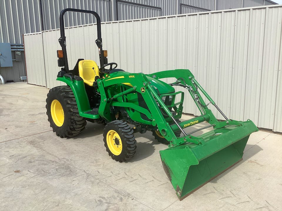 John Deere 3025E