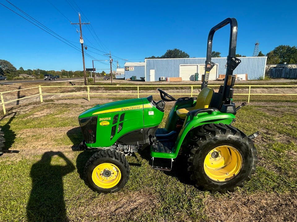 John Deere 3025E