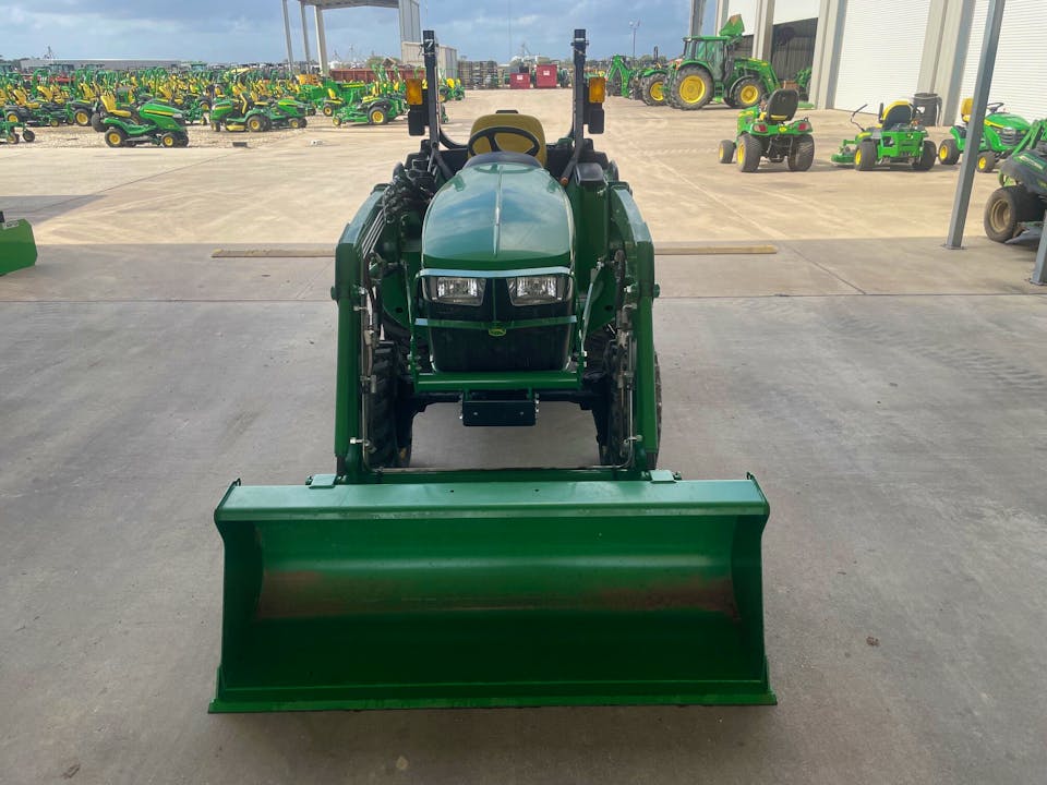 John Deere 3032E