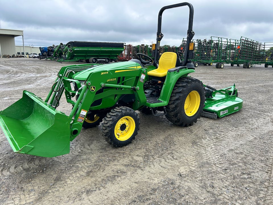 John Deere 3032E