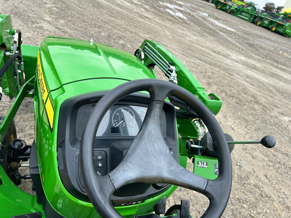 John Deere 3032E