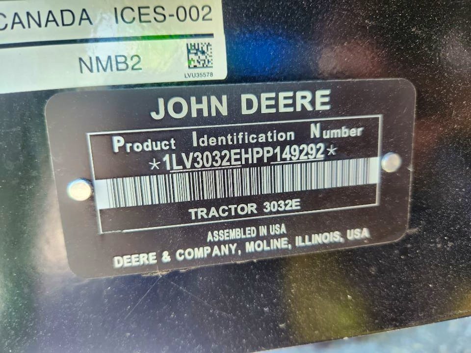 John Deere 3032E